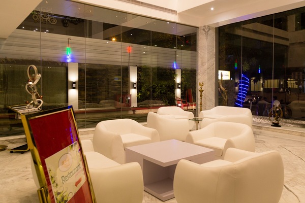 Lobby lounge