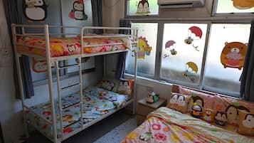 Habitación familiar (4 Person) | Wifi gratis y ropa de cama