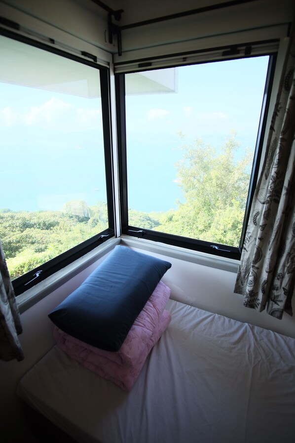 Free WiFi, bed sheets - Hong Kong Island YHA Jockey Club Mt. Davis Youth Hostel (Hong Kong)