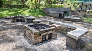 BBQ/picnic Area - Hong Kong Island YHA Jockey Club Mt. Davis Youth Hostel (Hong Kong)