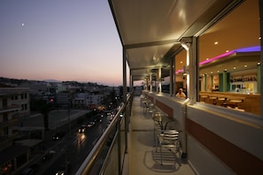 Breakfast, lunch, dinner served; Greek cuisine