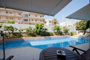 2 outdoor pools, pool umbrellas, sun loungers - Liberty Hotel (Rethymno)
