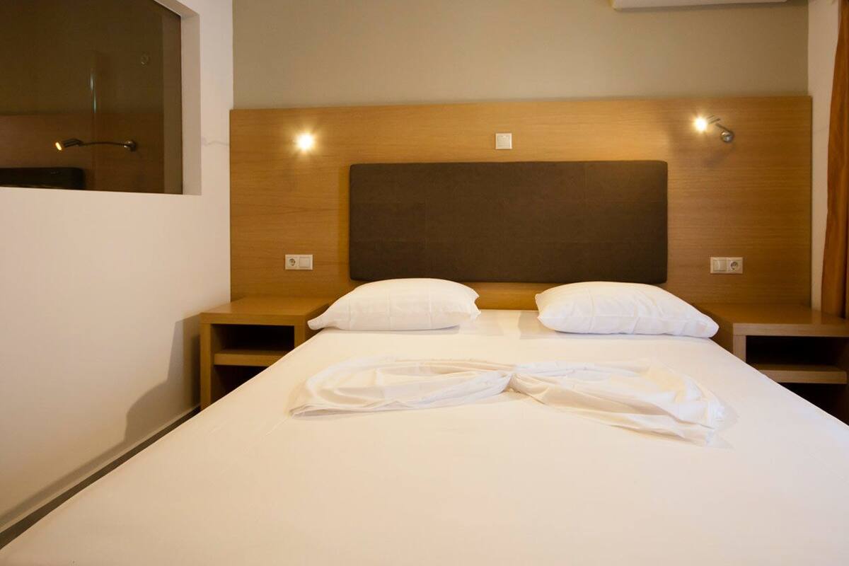 Habitación doble de uso individual | Insonorización, tabla de planchar con plancha y cunas gratuitas 