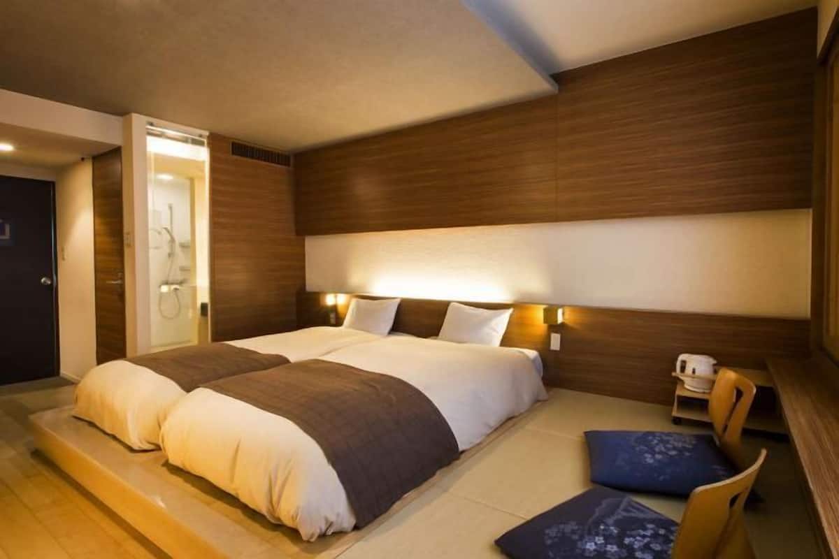 Peralatan tempat tidur premium, peti besi dalam bilik