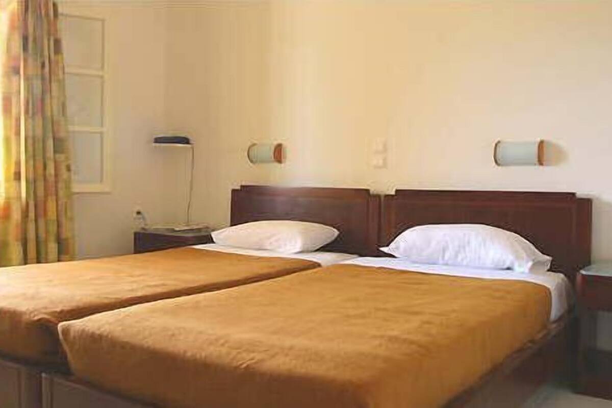 In-room safe, cribs (free), WiFi (free)