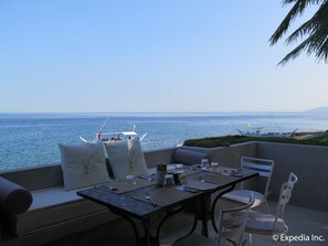 Breakfast, lunch, dinner served; international cuisine, beach views 