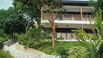 2 bedrooms, minibar, in-room safe, blackout drapes