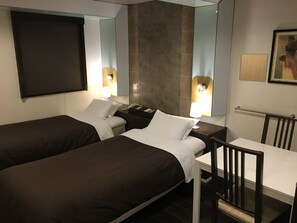 Habitación con 2 camas individuales, para no fumadores | 1 habitación, escritorio y espacio para trabajar con laptop 