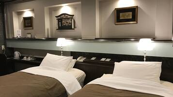 Zweibettzimmer, Nichtraucher | 1 Schlafzimmer, Schreibtisch, laptopgeeigneter Arbeitsplatz