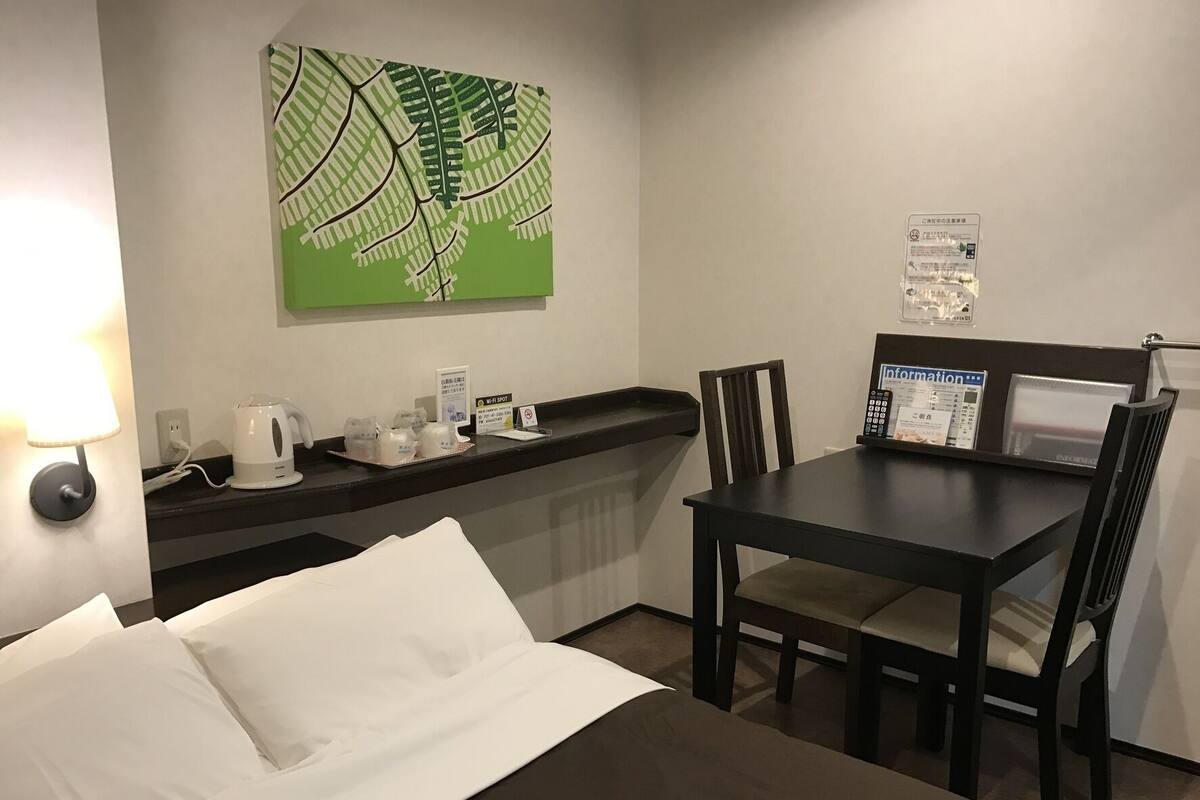 1 chambre, bureau, espace de travail pour ordinateur portable
