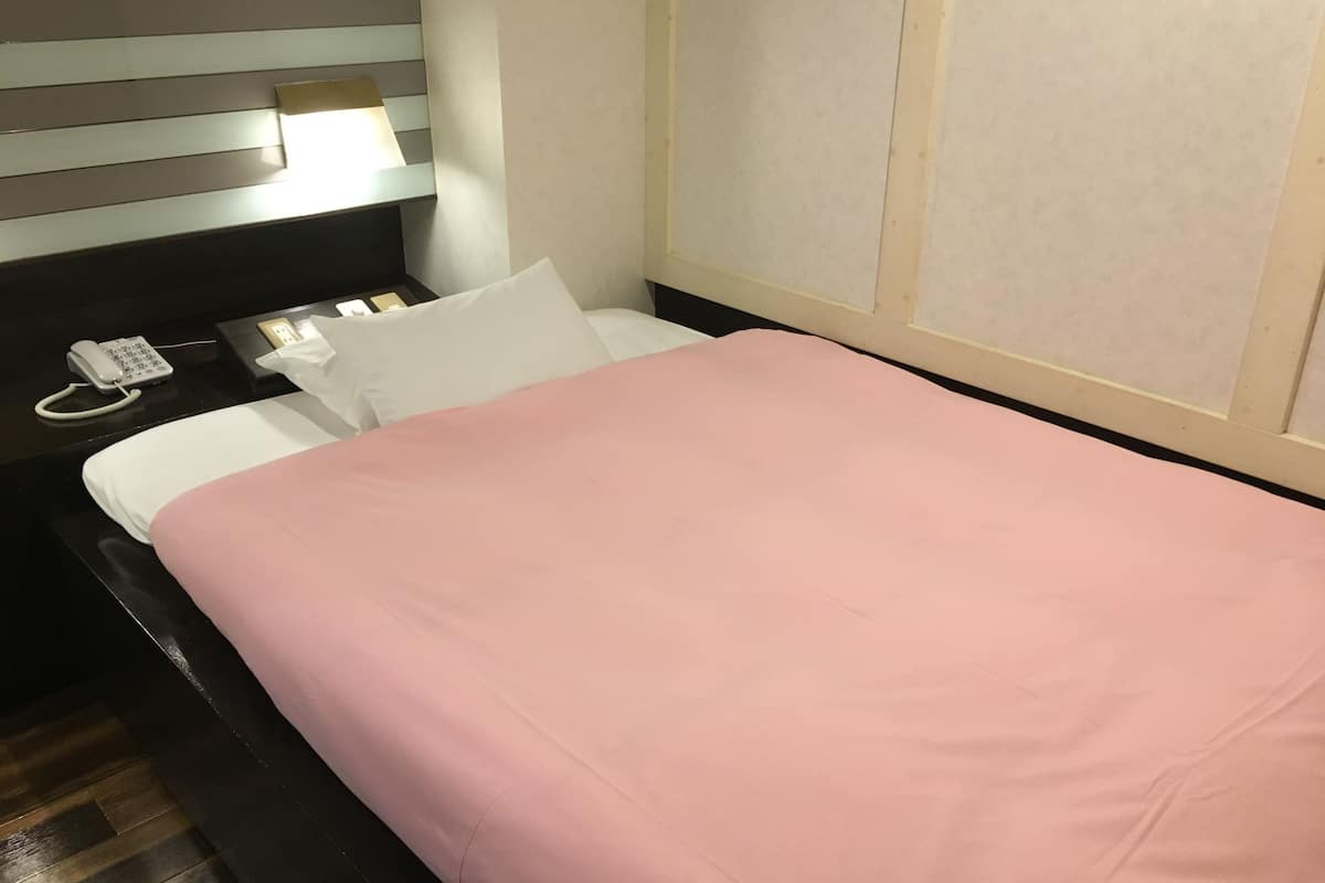 Single Room, Non Smoking | 1 bedroom, desk, laptop workspace, iron/ironing board