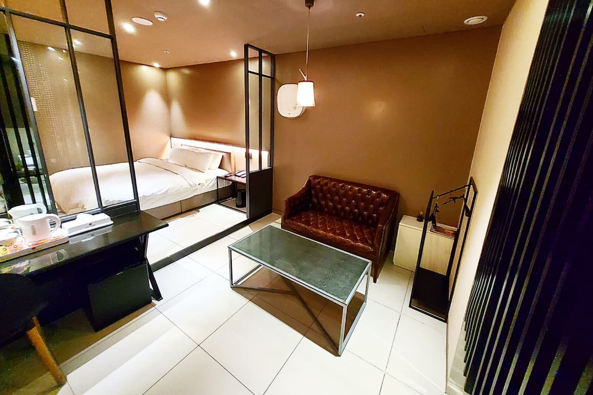 1 habitación, decoración personalizada y muebles diferentes