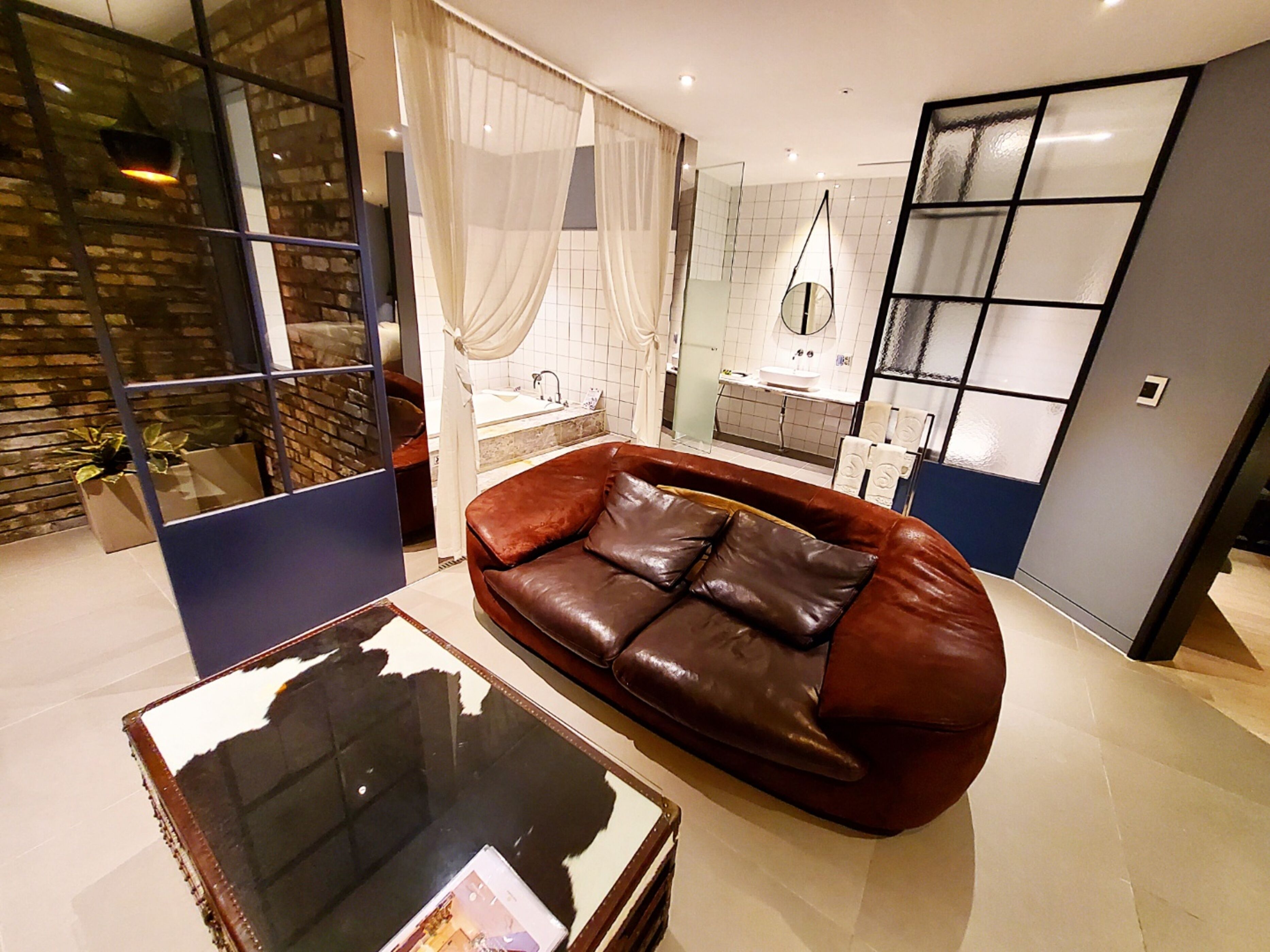 1 bedroom, individually decorated, individually furnished