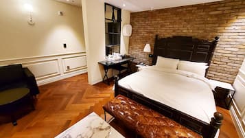 Individually decorated, individually furnished, laptop workspace