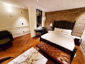 Individually decorated, individually furnished, laptop workspace - Hotel Stendhal (Daejeon)