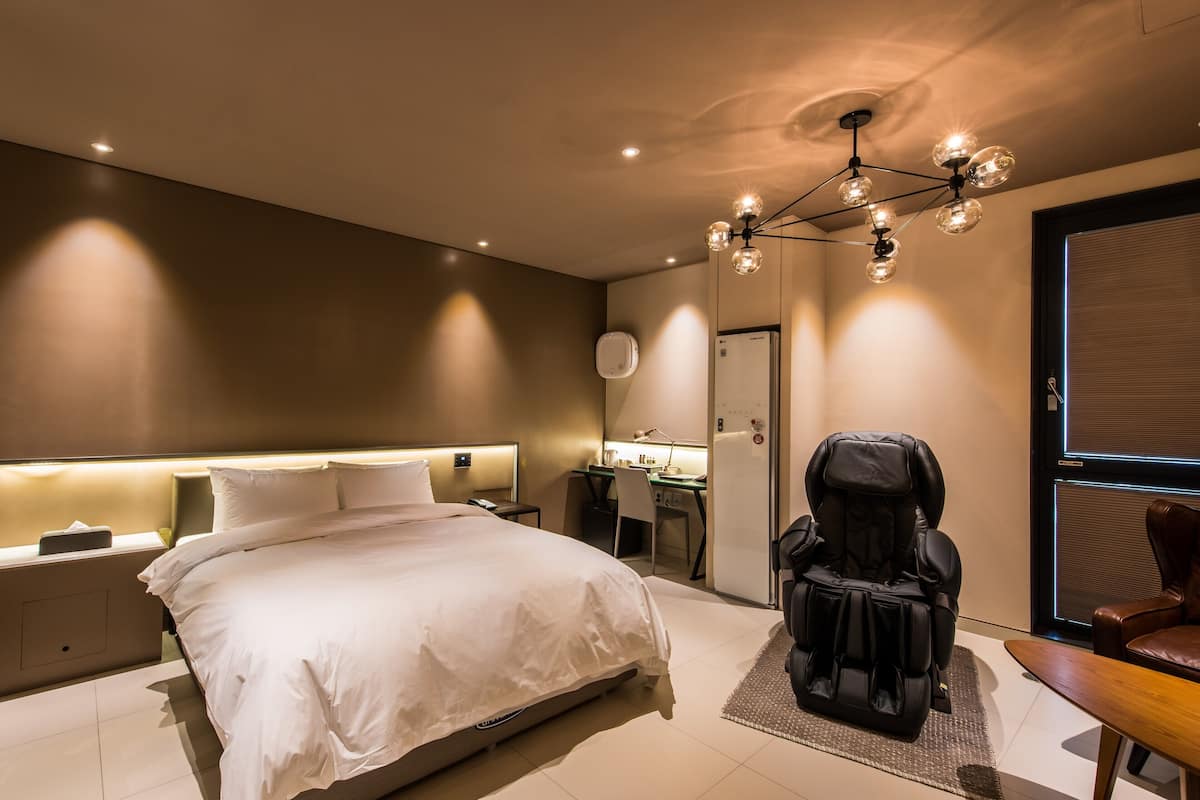1 habitación, decoración personalizada y muebles diferentes