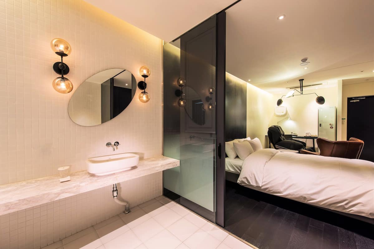 1 habitación, decoración personalizada y muebles diferentes