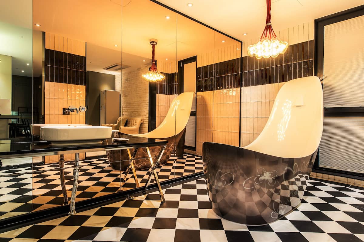 1 habitación, decoración personalizada y muebles diferentes