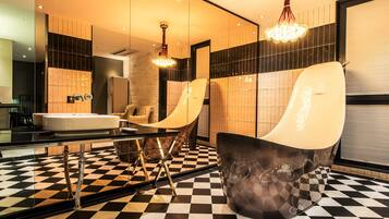 1 bedroom, individually decorated, individually furnished