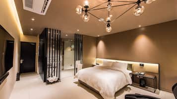1 Schlafzimmer, individuell dekoriert, individuell eingerichtet
