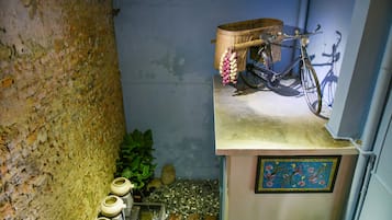Ducha, artículos de tocador gratuitos, secador de pelo, bidet