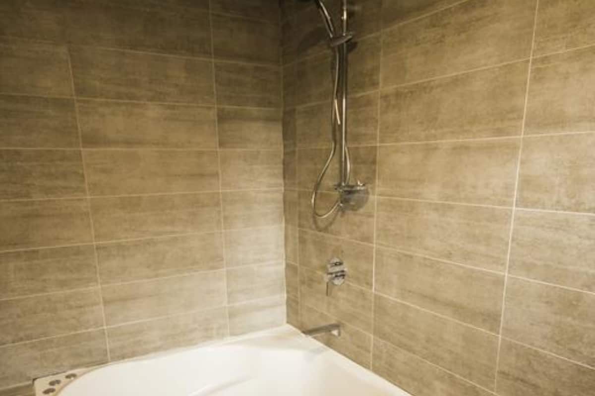 king spa suite | jetted bathtub