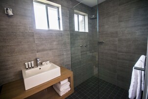 King + Single Room | Bathroom shower