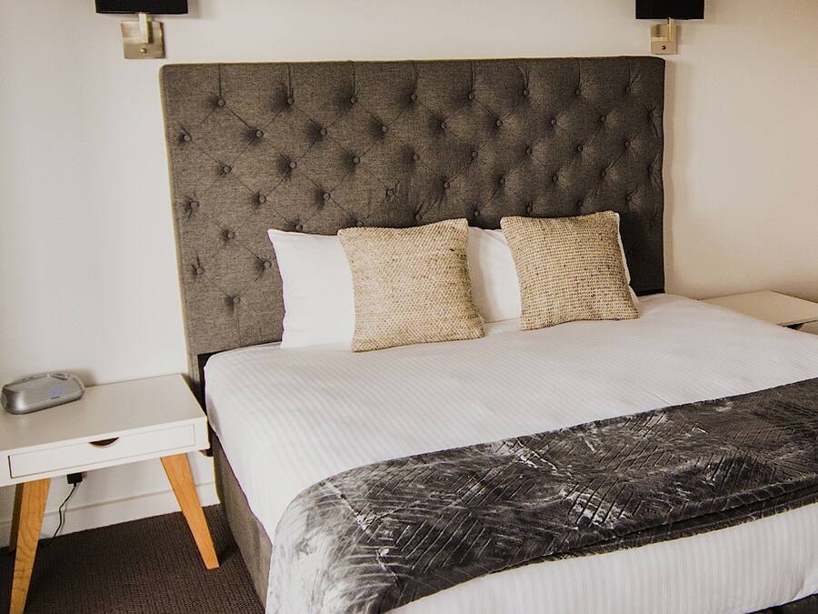 King Room | Desk, iron/ironing board, cots/infant beds, free WiFi