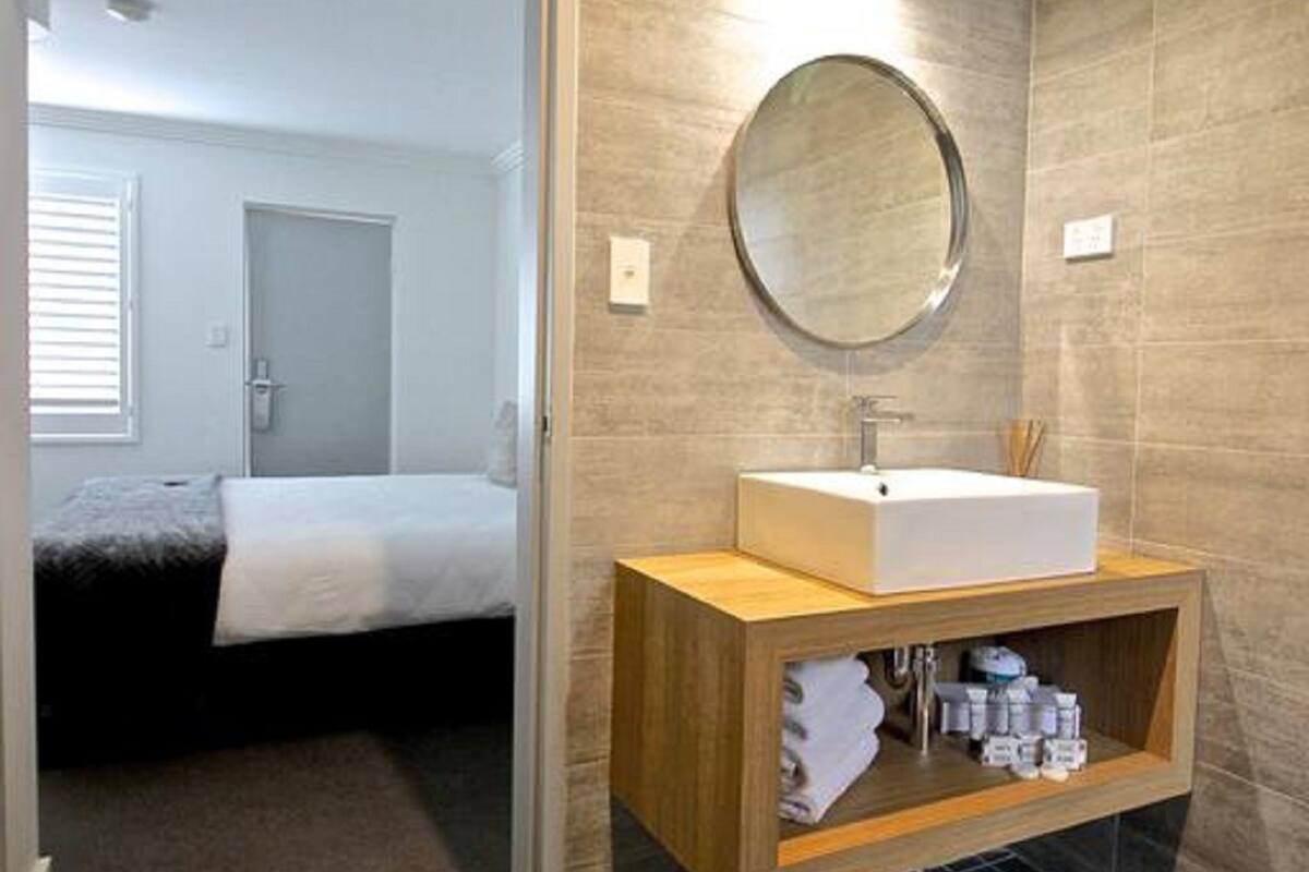 family suite | bathroom | shower, free toiletries, hair dryer, towels