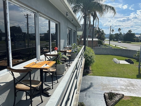 Lunch, dinner served; Thai cuisine, ocean views