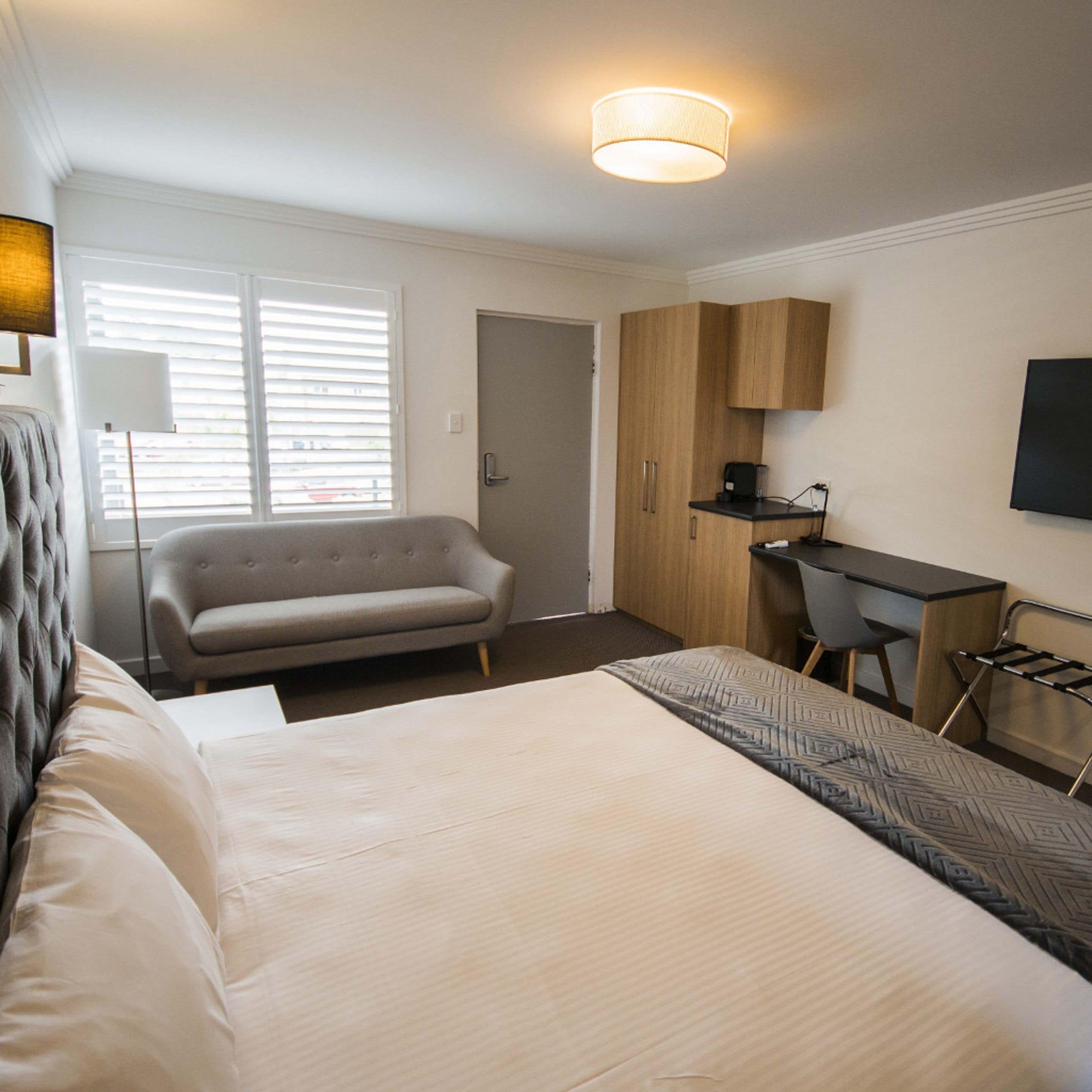 king room | 1 bedroom, desk, iron/ironing board, cots/infant beds