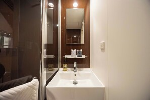 Small double room, Non Smoking | Bathroom | Free toiletries, hair dryer, slippers, bidet - HOTEL PAUL HOUSE (Tokyo)