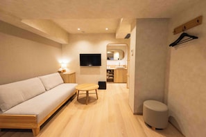 Deluxe Double Room, Non Smoking | Premium bedding, down comforters, pillowtop beds, desk
