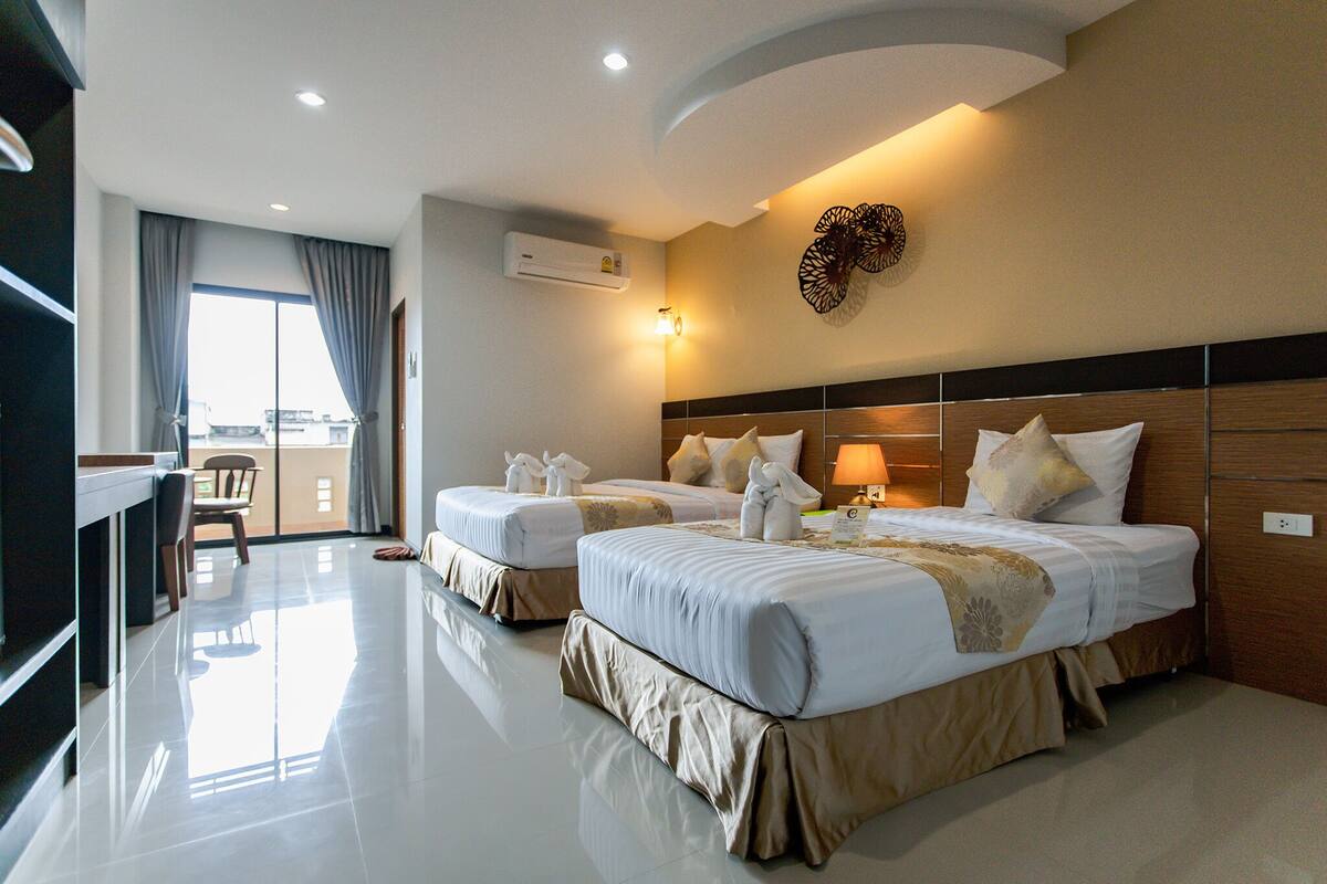 Habitación triple familiar | Ropa de cama de alta calidad y minibar 