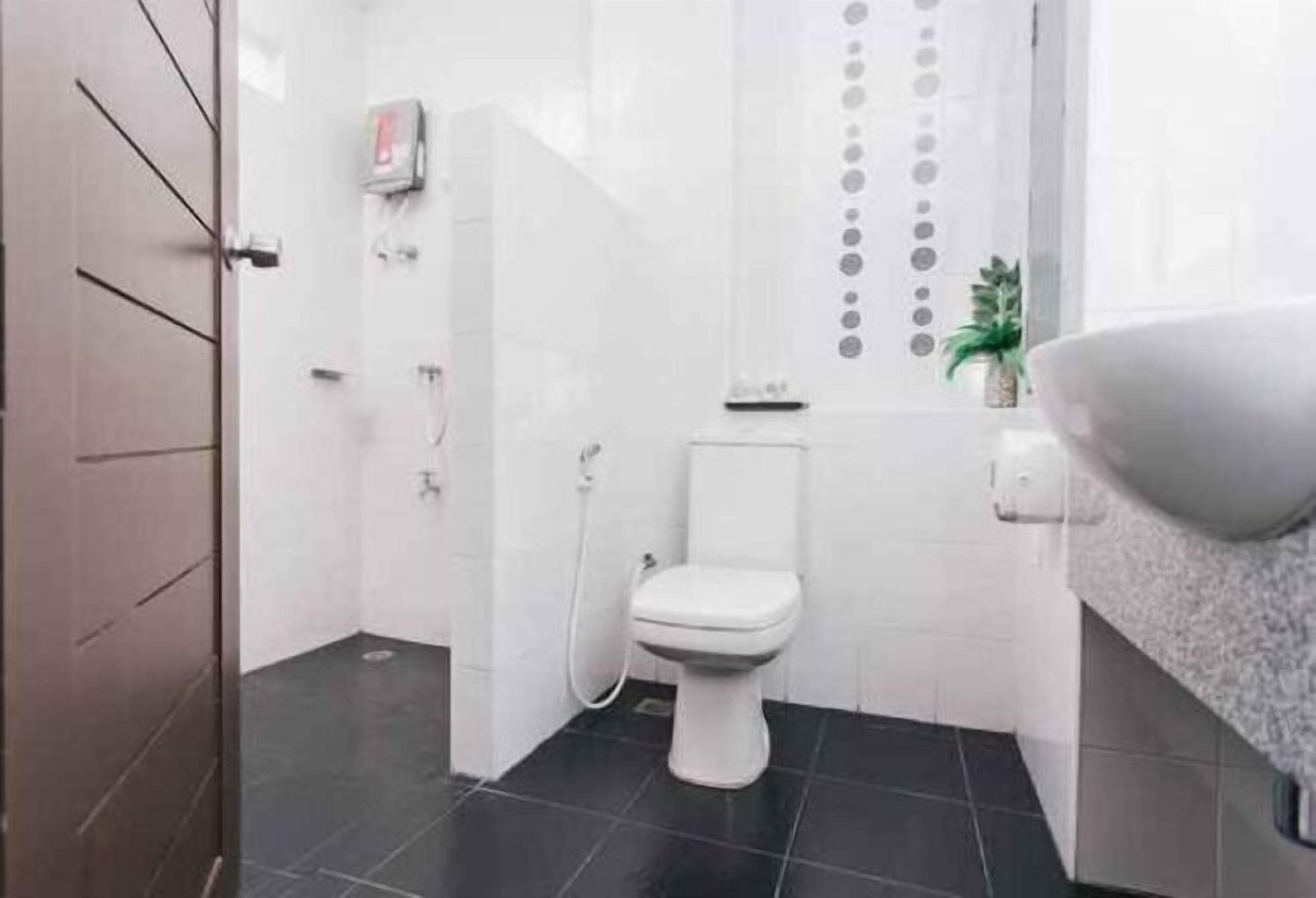 Bad | Dusj, toalettartikler (inkludert), hårføner og håndklær