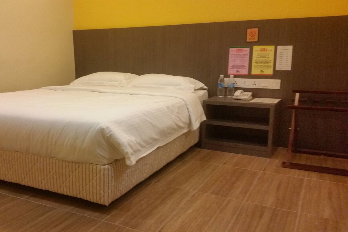 Superior Room, 1 Queen Bed, No Windows | Iron/ironing board (on request), WiFi (free)