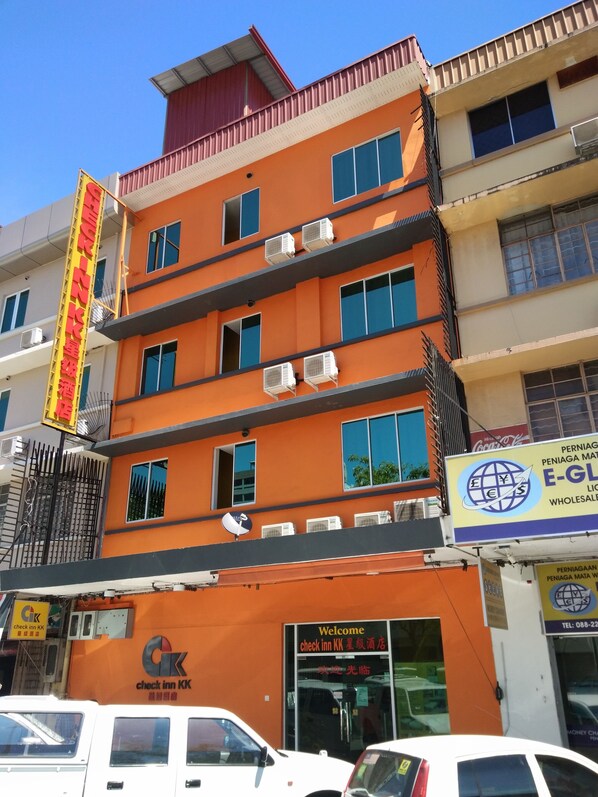 Front of property - Check Inn KK (Kota Kinabalu)