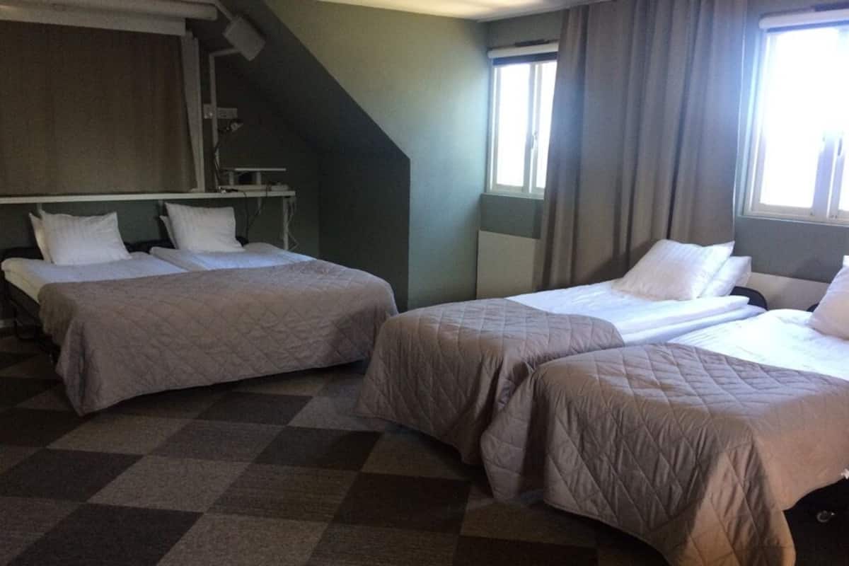 Hypo-allergenic bedding available, soundproofing
