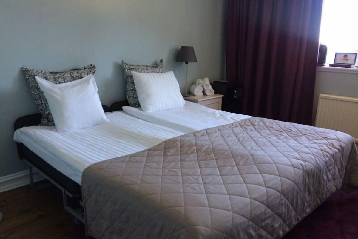 Double Room, Shared Bathroom (Summer) | Hypo-allergenic bedding available, soundproofing