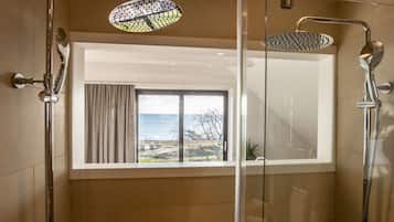 Junior Suite | Hypo-allergenic bedding, soundproofing, iron/ironing board