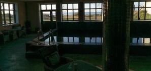 Piscina coberta i piscina a l'aire lliure de temporada