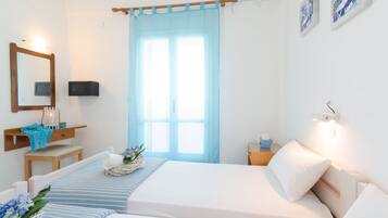 Fridge, stovetop, electric kettle, cookware/dishes/utensils