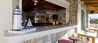 Aglaia Apartments & Studios