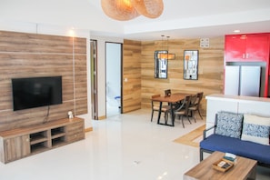 2 bedroom villa | Living area | 55-inch flat-screen TV with digital channels, pay movies, offices - Samui Mekkala Resort (Koh Samui)