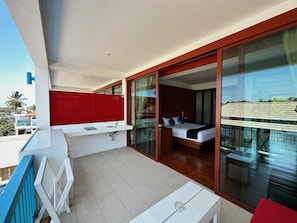 Deluxe tweepersoonskamer, 1 tweepersoonsbed, gedeeltelijk uitzicht op zee | Terras