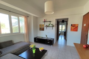 Deluxe Apartment, 1 Bedroom | Interior detail - Kostas Apartments (Hersonissos)