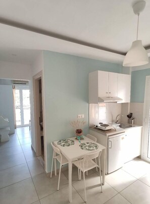 Triple Room | Bed sheets - Kostas Apartments (Hersonissos)