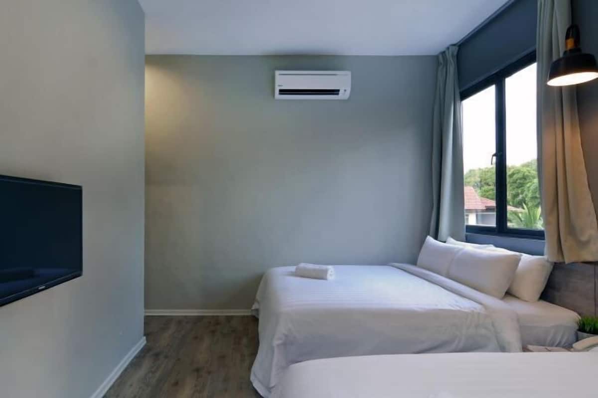 In-room safe, desk, iron/ironing board, free WiFi