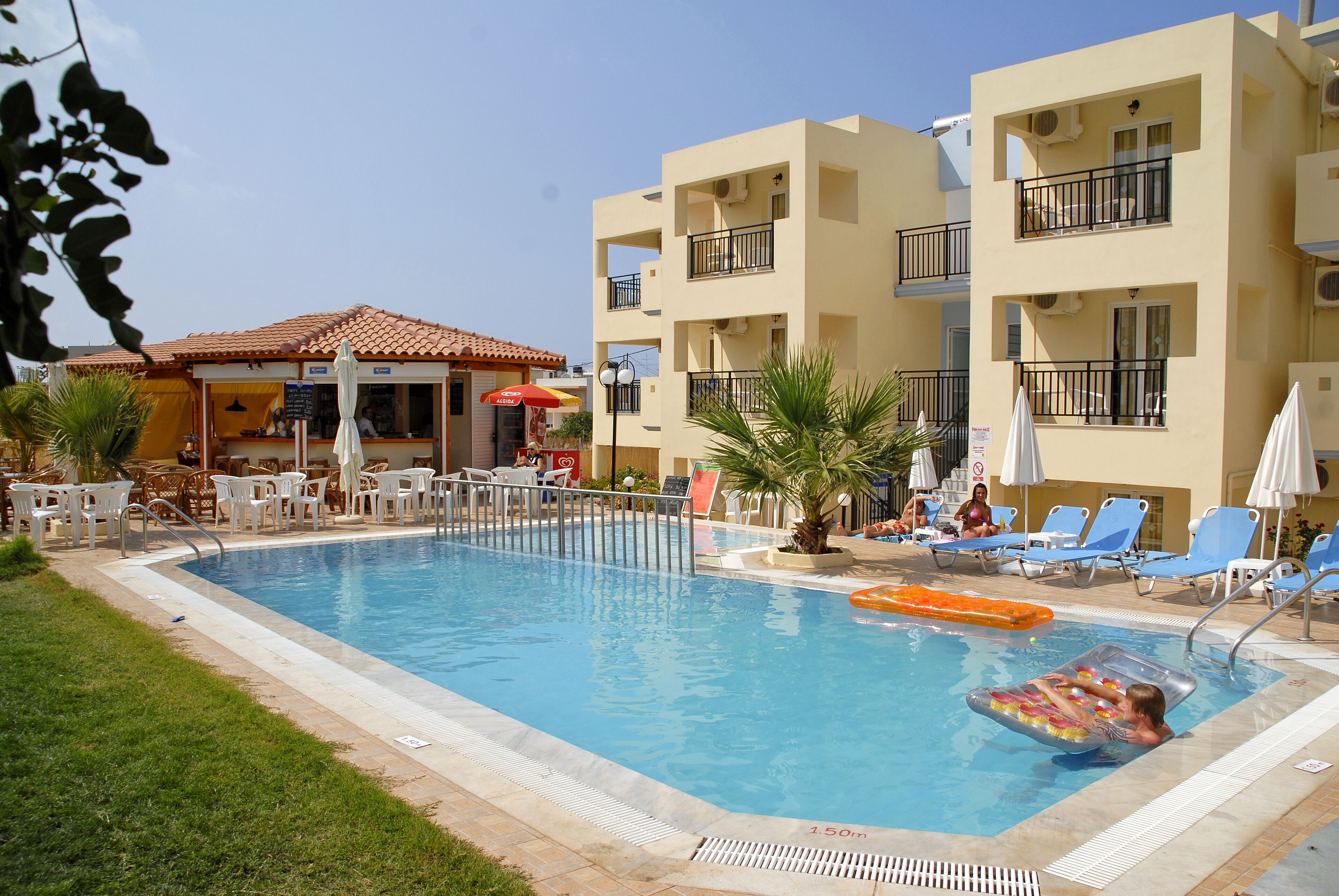 Photo - Sunshine Studios & Apartments