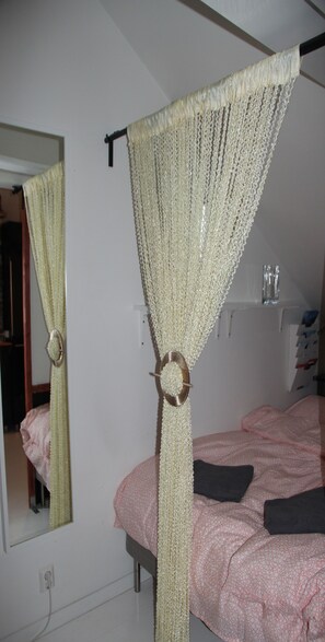 Admiral | Cribs/infant beds, free WiFi, bed sheets - Skuteviken Apartments Anno 1790 (Bergen)